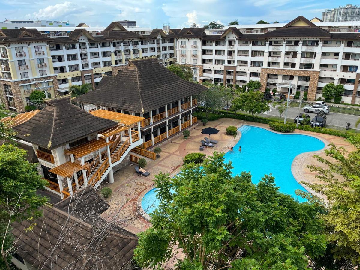 Modern 2Br Condo Near Sm With Free Parking Pool Wifi And Netflix Davao Stadt Exterior foto