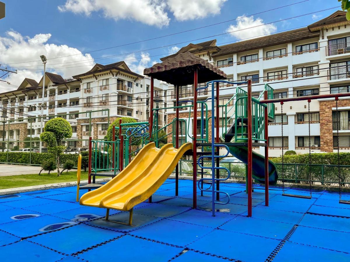 Modern 2Br Condo Near Sm With Free Parking Pool Wifi And Netflix Davao Stadt Exterior foto